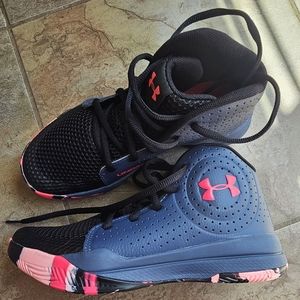 Under Armour girls shoes size 4